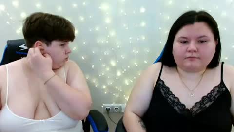 Snapshot of beckyandellen chatting on 07-12-26, 11:45 BeckyAndEllen online show from 07-12-26, 11:45