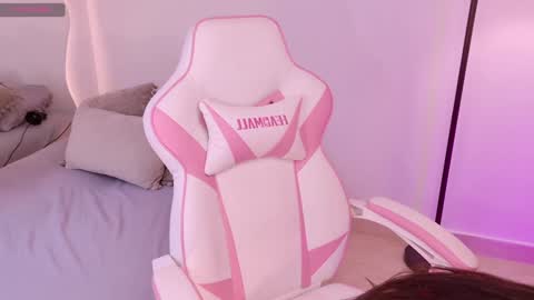 Snapshot of beckyjames chatting on 12-31-24, 03:20 Becky James online show from 12-31-24, 03:20