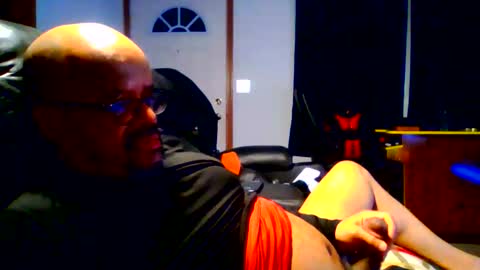 Snapshot of beef69dog chatting on 04-19-26, 02:55 BEEF69DOG online show from 04-19-26, 02:55