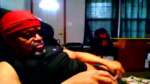 Snapshot of beef69dog chatting on 06-06-26, 02:44 BEEF69DOG online show from 06-06-26, 02:44