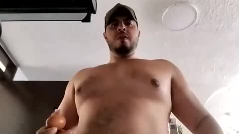 Snapshot of beefypecs_10 chatting on 06-07-26, 02:32 Criss2fer online show from 06-07-26, 02:32