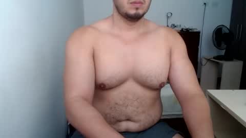 Snapshot of beefypecs_10 chatting on 07-17-26, 04:01 Criss2fer online show from 07-17-26, 04:01