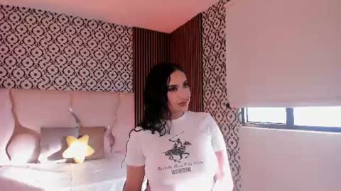Snapshot of beella_tay1 chatting on 06-17-26, 11:45 BELLA online show from 06-17-26, 11:45