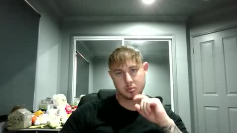 Snapshot of beelzebubxo chatting on 10-09-25, 12:52 beelzebubxo online show from 10-09-25, 12:52