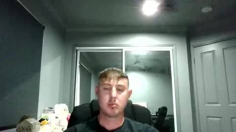 Snapshot of beelzebubxo chatting on 10-15-25, 02:11 beelzebubxo online show from 10-15-25, 02:11