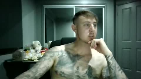 Snapshot of beelzebubxo chatting on 10-24-25, 11:28 beelzebubxo online show from 10-24-25, 11:28