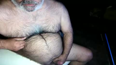 Snapshot of beers19 chatting on 10-18-25, 02:40 beers19 online show from 10-18-25, 02:40