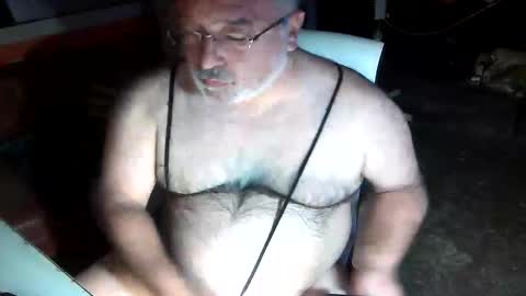 Snapshot of beers19 chatting on 05-18-26, 01:28 beers19 online show from 05-18-26, 01:28