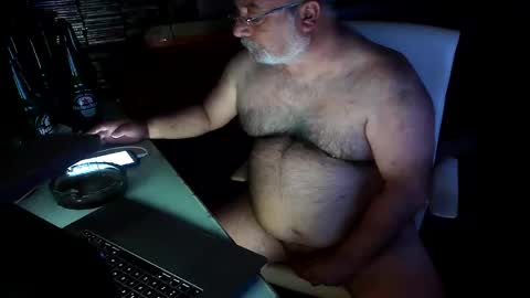 Snapshot of beers19 chatting on 05-31-26, 01:18 beers19 online show from 05-31-26, 01:18