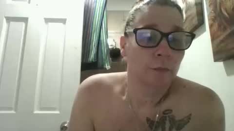 Snapshot of beesmithfield chatting on 04-29-26, 04:27 beesmithfield online show from 04-29-26, 04:27