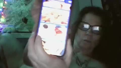Snapshot of beesmithfield chatting on 05-22-26, 10:54 beesmithfield online show from 05-22-26, 10:54