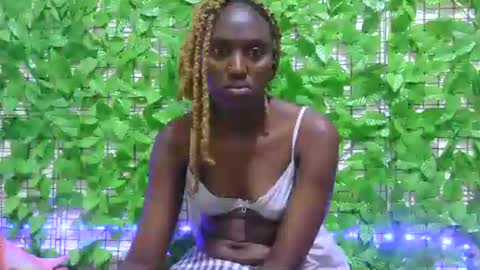 Snapshot of beib_love chatting on 09-15-25, 03:06 beib_love online show from 09-15-25, 03:06