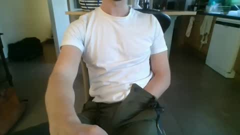 Snapshot of bel7ebite chatting on 01-15-25, 03:50 bel7ebite online show from 01-15-25, 03:50