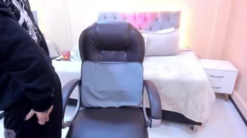 Snapshot of bela_craxkerr chatting on 02-24-26, 12:36 Bela online show from 02-24-26, 12:36