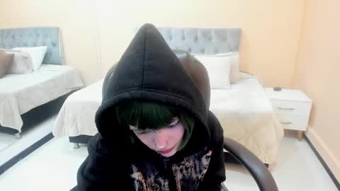 Snapshot of bela_craxkerr chatting on 02-25-26, 12:59 Bela online show from 02-25-26, 12:59