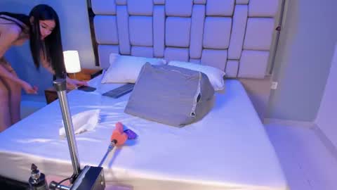 Snapshot of belanny_ chatting on 06-22-26, 04:09 Bella online show from 06-22-26, 04:09