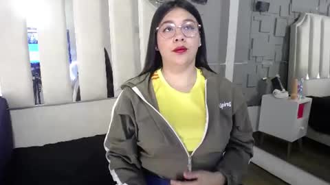 Snapshot of belen_green chatting on 06-17-26, 11:01 Belen online show from 06-17-26, 11:01