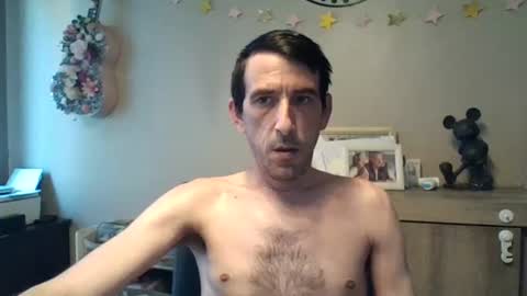 Snapshot of belgianboy33 chatting on 06-19-26, 07:34 Dreamcock online show from 06-19-26, 07:34