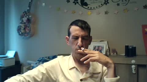 Snapshot of belgianboy33 chatting on 07-05-26, 05:36 Dreamcock online show from 07-05-26, 05:36