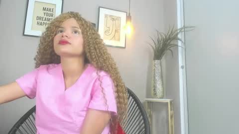 Snapshot of belinda_hills chatting on 01-14-25, 07:21 belinda online show from 01-14-25, 07:21