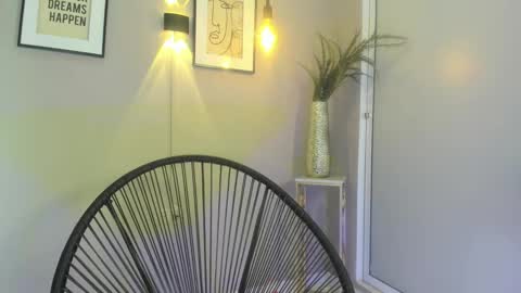 Snapshot of belinda_hills chatting on 01-16-25, 07:10 belinda online show from 01-16-25, 07:10