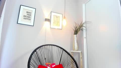 Snapshot of belinda_hills chatting on 01-17-25, 01:15 belinda online show from 01-17-25, 01:15