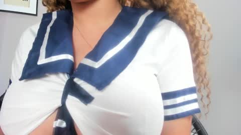 Snapshot of belinda_hills chatting on 01-24-25, 02:07 belinda online show from 01-24-25, 02:07