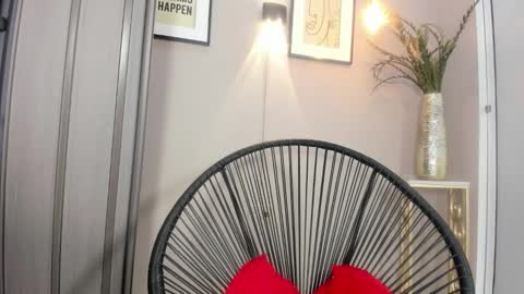 Snapshot of belinda_hills chatting on 01-25-25, 01:10 belinda online show from 01-25-25, 01:10