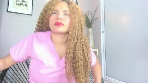 Snapshot of belinda_hills chatting on 02-06-25, 09:17 belinda online show from 02-06-25, 09:17