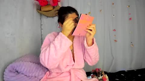 modelo independiente online show from 10-13-25, 06:08