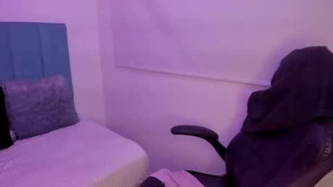 Snapshot of belinda_ws chatting on 09-26-25, 04:00 Bella online show from 09-26-25, 04:00