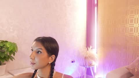Snapshot of bella19__ chatting on 05-26-26, 08:27 bella19 online show from 05-26-26, 08:27