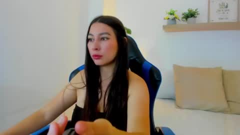 Snapshot of bella_99x chatting on 06-19-26, 11:58 Bel 3 online show from 06-19-26, 11:58