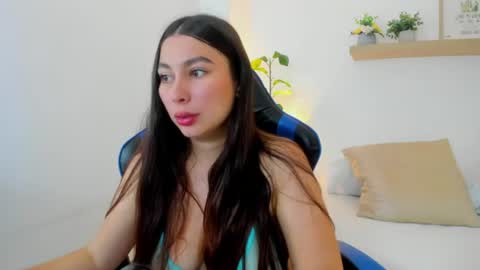 Snapshot of bella_99x chatting on 06-22-26, 01:19 Bel 3 online show from 06-22-26, 01:19