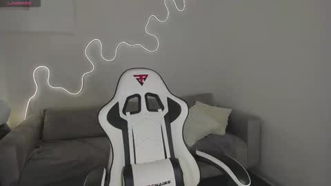 Hi I am Bella online show from 03-13-26, 04:30