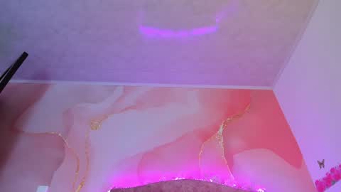 Snapshot of bella__sweets chatting on 12-30-24, 10:01 Melanie online show from 12-30-24, 10:01