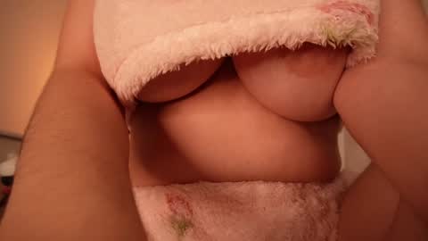 Snapshot of bella_adams_ chatting on 12-03-25, 10:52 isabella online show from 12-03-25, 10:52