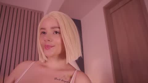 Snapshot of bella_adams_ chatting on 07-18-26, 10:24 isabella online show from 07-18-26, 10:24
