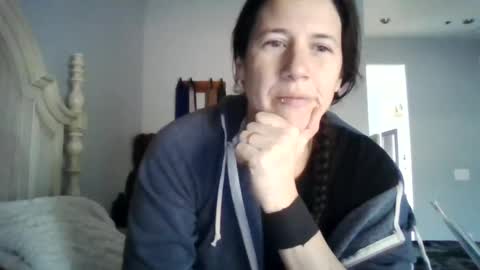 Snapshot of bella_bella17 chatting on 02-07-25, 11:45 Bella online show from 02-07-25, 11:45