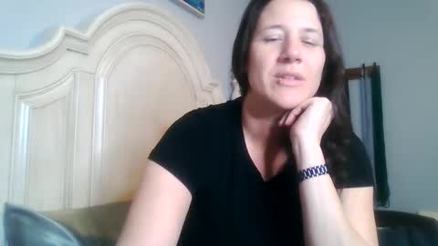 Snapshot of bella_bella17 chatting on 03-01-25, 01:53 Bella online show from 03-01-25, 01:53