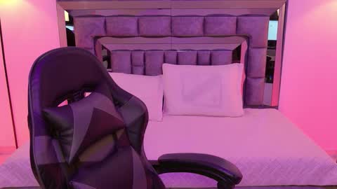 Bella  online show from 11-29-25, 04:15