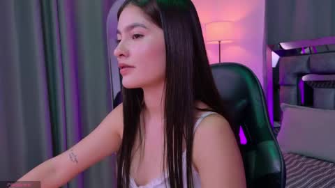 Snapshot of bella_clark2 chatting on 04-25-26, 03:31 Bella online show from 04-25-26, 03:31