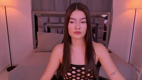 Snapshot of bella_clark2 chatting on 05-24-26, 08:47 Bella online show from 05-24-26, 08:47
