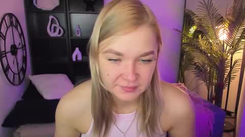 Bella online show from 11-30-25, 09:02