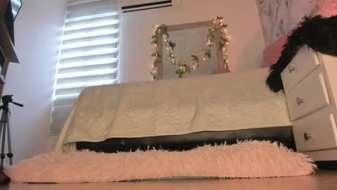 Dessi  online show from 03-20-26, 01:16