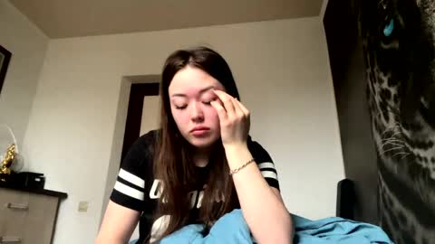 Hanna here Welcome  online show from 04-08-26, 02:33