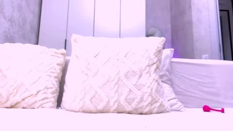 Snapshot of bella_gasp chatting on 06-11-26, 12:32 Jane online show from 06-11-26, 12:32