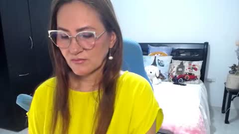 Snapshot of bella_ghisell chatting on 07-21-26, 03:09 Bella online show from 07-21-26, 03:09