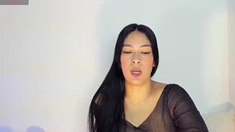 Snapshot of bella_hadid1_ chatting on 06-21-26, 06:27 Laura online show from 06-21-26, 06:27
