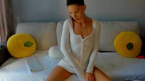 Snapshot of bella_hot77 chatting on 10-25-25, 08:55 Anna online show from 10-25-25, 08:55